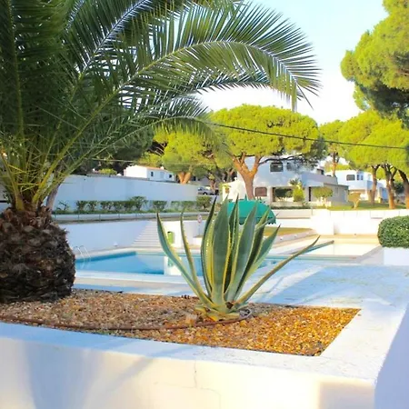 Apartamento With 2 Bedrooms In With Shared Pool Furnished Garden And Wifi 800 M From The Beach Albufeira