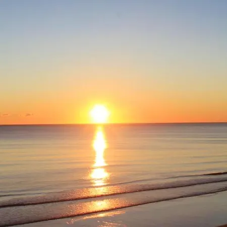 With 2 Bedrooms In With Shared Pool Furnished Garden And Wifi 800 M From The Beach Apartamento