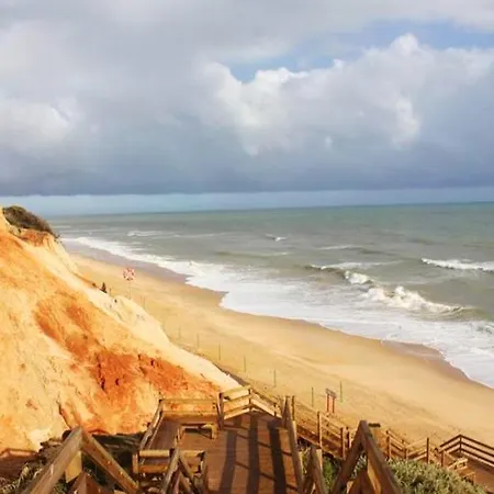 With 2 Bedrooms In With Shared Pool Furnished Garden And Wifi 800 M From The Beach Apartamento Albufeira