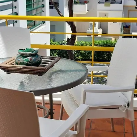 With 2 Bedrooms In With Shared Pool Furnished Garden And Wifi 800 M From The Beach Appartement *